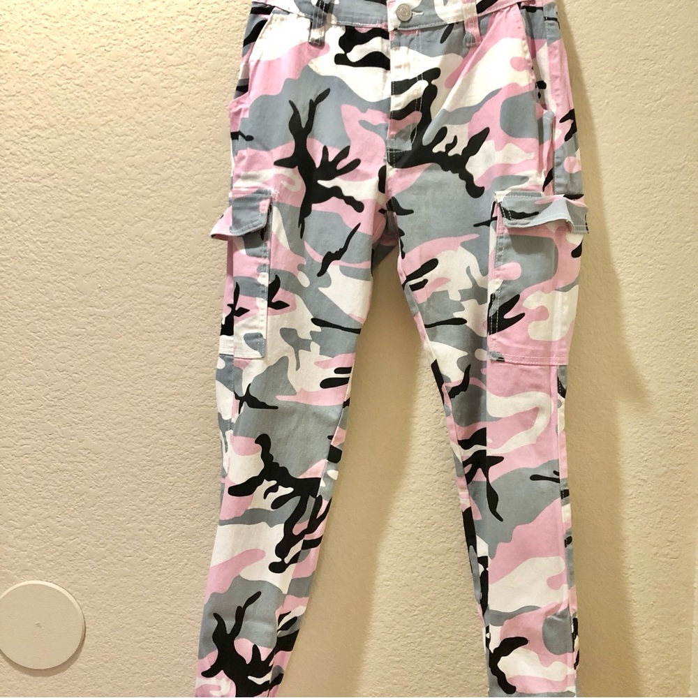 Women’s Pink & Gray Camo Cargo Pants